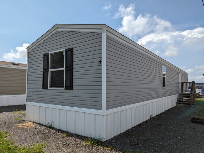 Photo - 1401 Transmitter Rd House