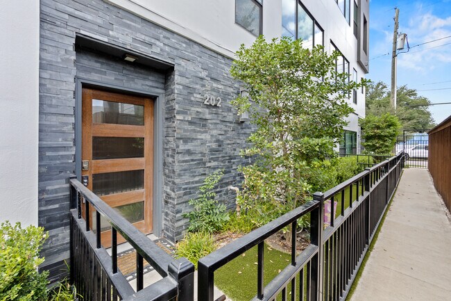 Photo - 4526 Deere St