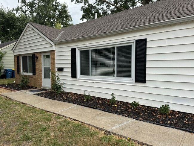 Photo - Move in Ready Prairie Village Ranch + Fenc...