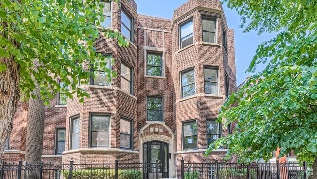 Building Photo - 1420 W Winnemac Ave Unit 1 Rental