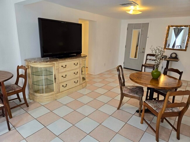 Photo - 925 E 30th St