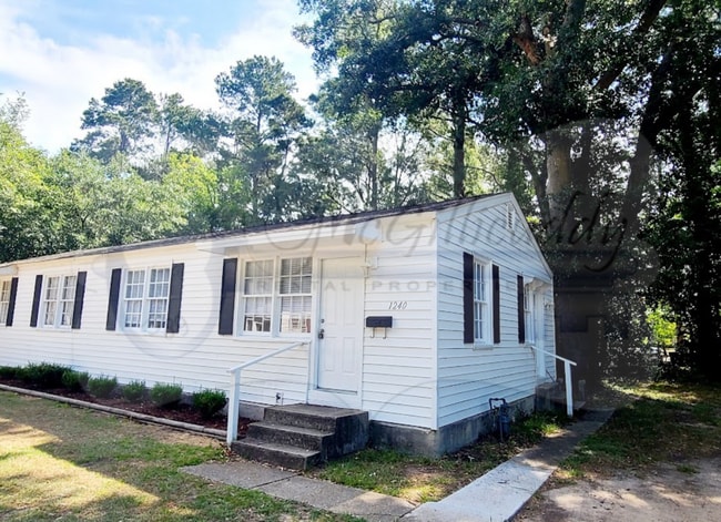 Photo - 1240 Holden Dr House