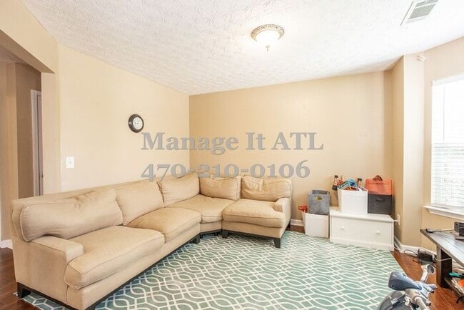 Photo - Charming 4-Bedroom Home for Rent in Prime ...