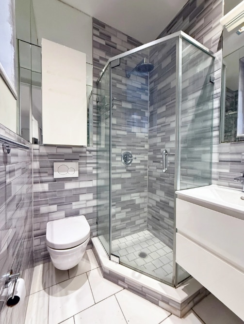 Photo - 204 E 75th St