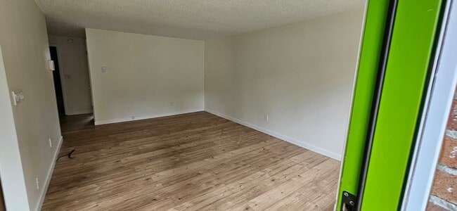 Photo - 17501 5th Ave NE