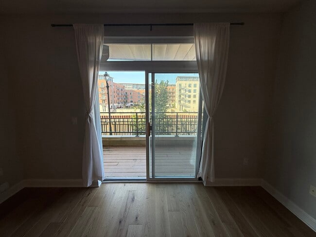 Photo - 1925 N Water St Unidad 104