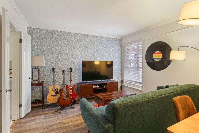 Photo - Gated Condo steps from Maple Street & St Charles!