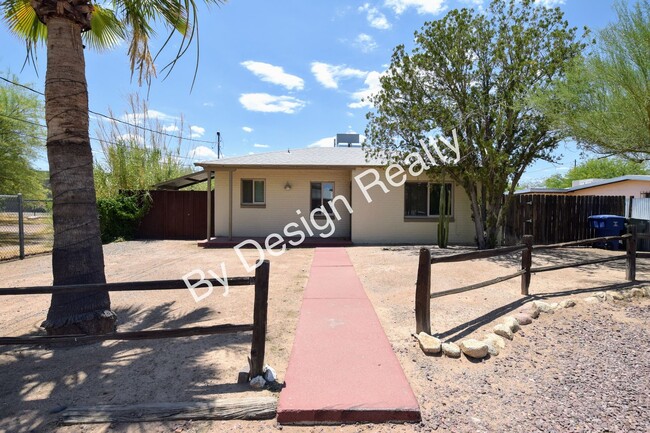 Midtown 2 Bed 1 Bath Home on Huge Lot - Midtown 2 Bed 1 Bath Home on Huge Lot