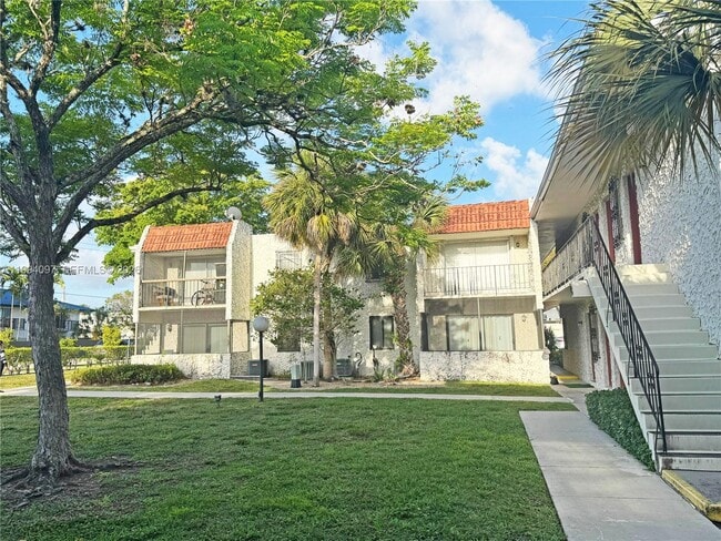 Building Photo - 8701 SW 141st St Unit M7