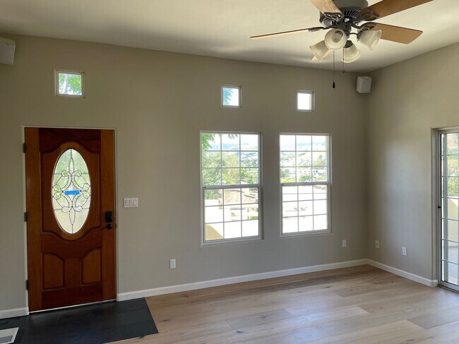 Photo - Contemporary Beautiful Spacious 4 bed 3 bath home
