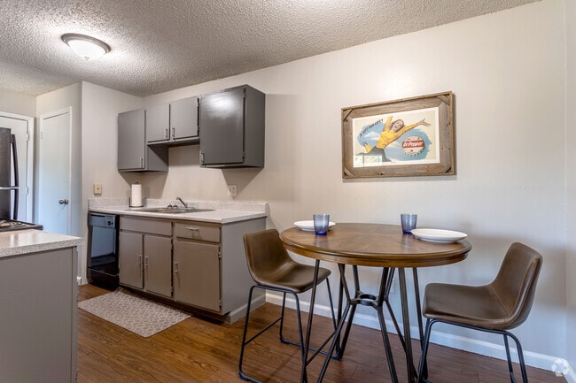 1B, 1BA - 560 SF Ayers - Dining/Kitchen Area