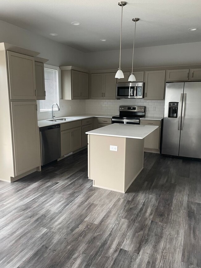 Photo - FREE RENT SPECIAL!  3 bedroom 3 bathroom S...