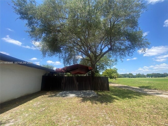 Photo - 700 Curtiss Pkwy