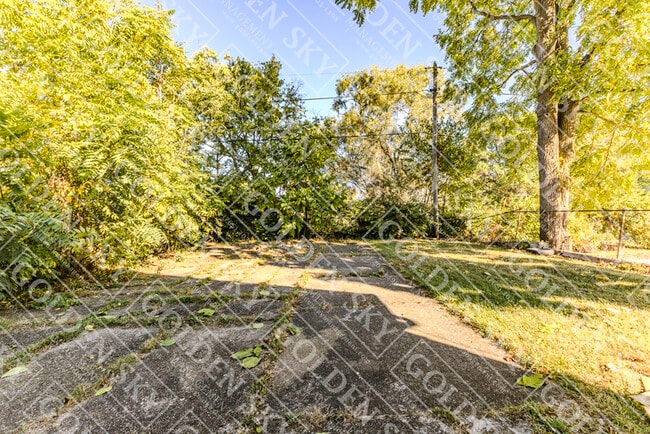 Photo - 806 W 7th St