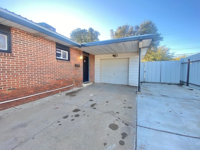 Photo - 3 bed 1 bath near WYCA now available