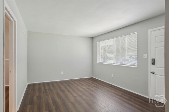 Photo - 1919 E 56th St