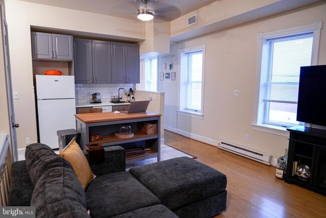 Photo - 1100 William St