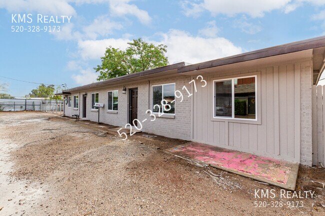 Building Photo - 231 W Jacinto--