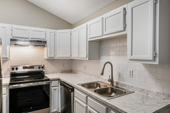 Photo - Jamestown Manor Apartments