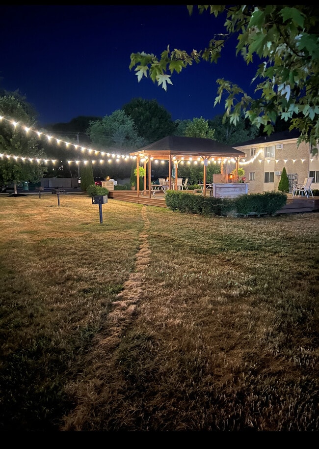 Photo - Silver Pines Apartments