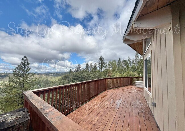 Photo - Delightful 3 Bed 2 Bath Home With Epic Mou...