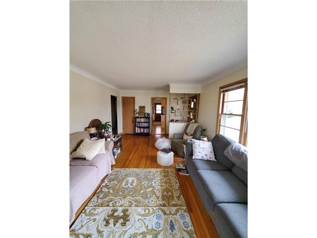 Photo - 2488 Chatsworth St N