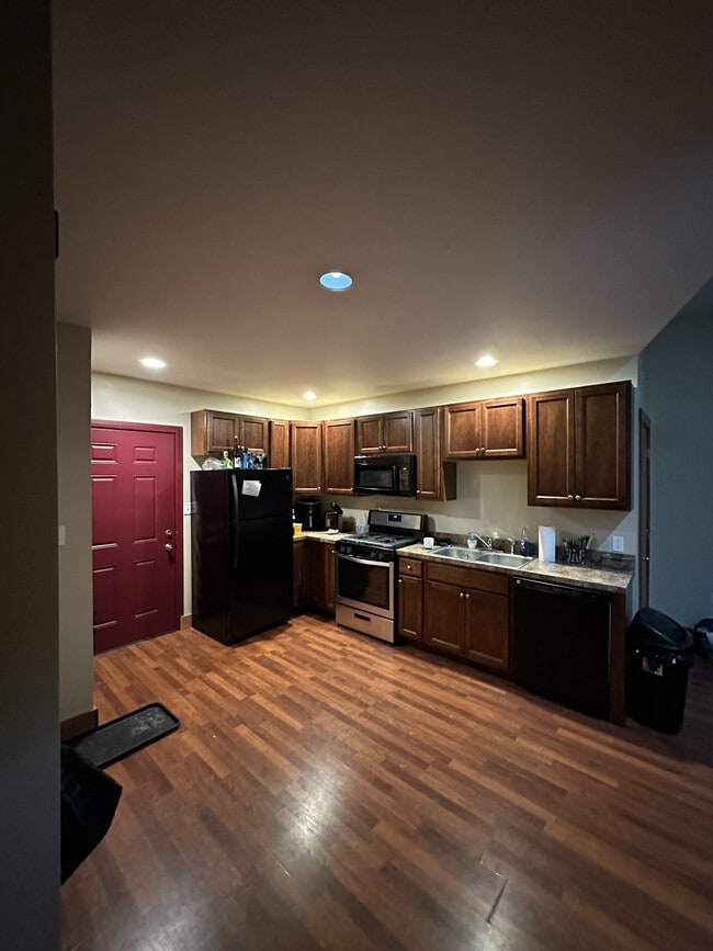 Building Photo - 81 Fall St Unit A Rental