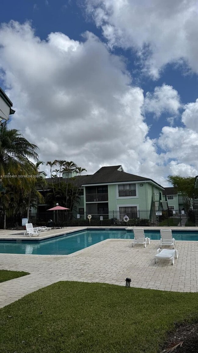 4098 N Pine Island Rd
