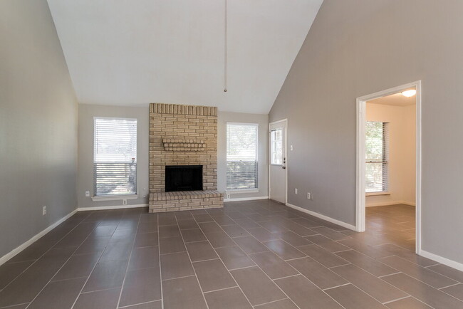 Photo - 2331 Rolling Glen Dr