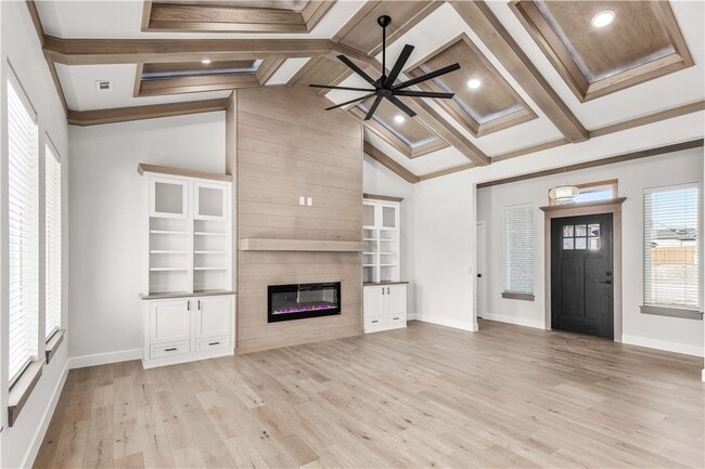 Photo - 701 Bronco St