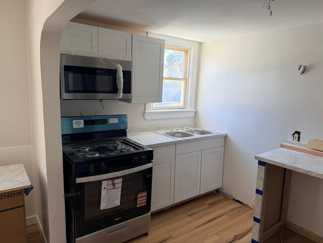 Building Photo - 1926 Shore Rd Unit 3