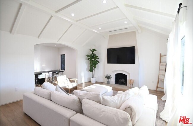 Photo - 1430 Stearns Dr