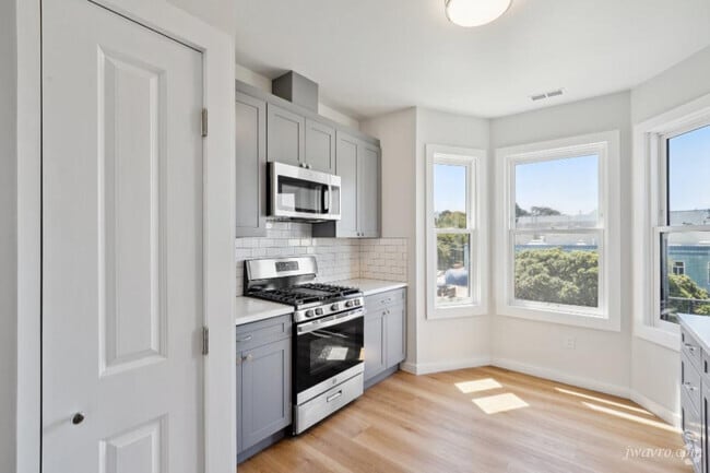 Building Photo - 5010 Geary Blvd Unit 4 Rental