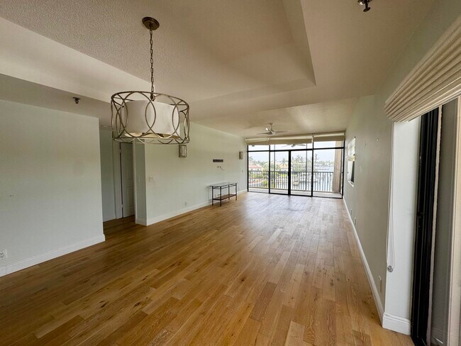Photo - 11370 12 Oaks Way Unit 418