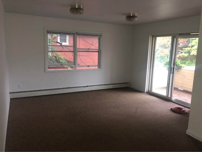 Photo - 406 Hillview Pl