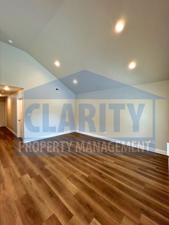 Photo - 619 Linda Dr SE