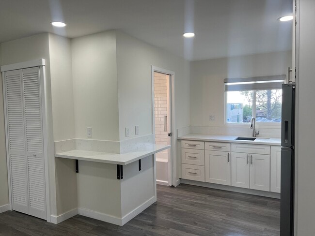 214 E Park Ave Unit B