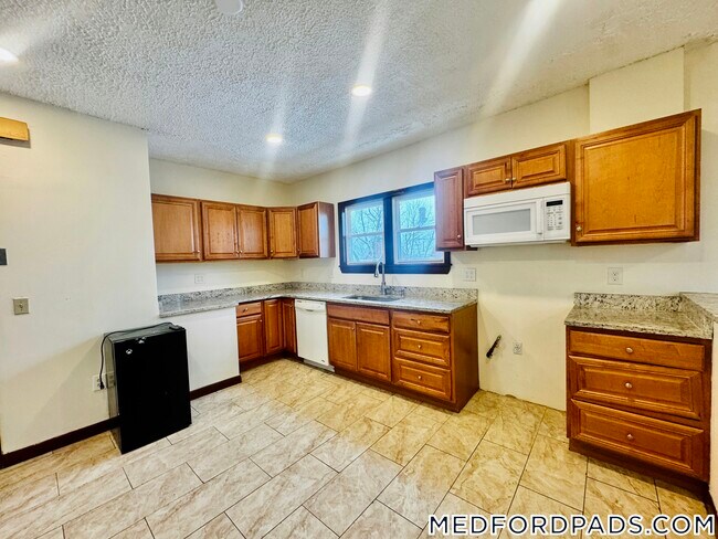 Photo - 569 Main St Unit 2