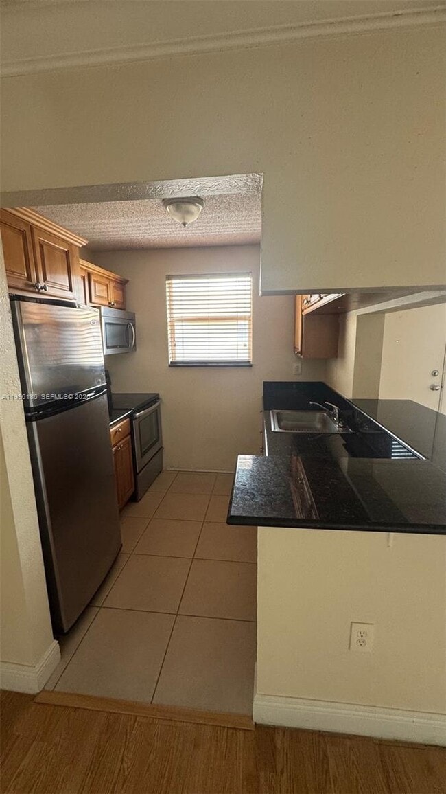 Photo - 2441 SW 31st Ave Unit 303