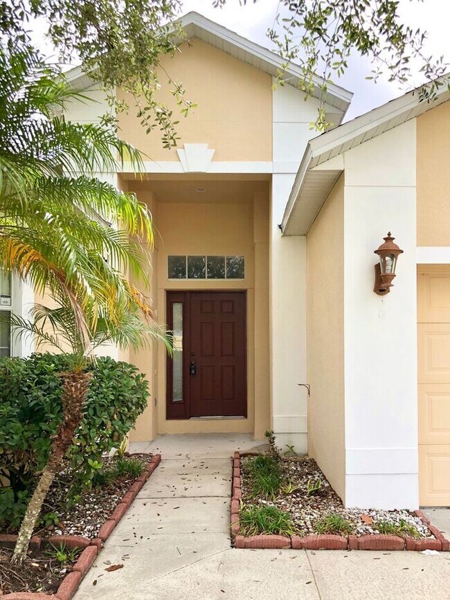 Photo - Lovely 3/2 Spacious Home and a 2 Car Garag...