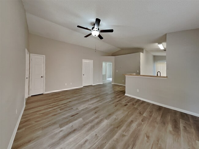 Photo - 3115 Kelling St