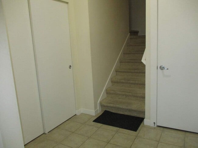 Photo - 3 Bedroom, 3.5 Bathroom Townhome in Tacoma