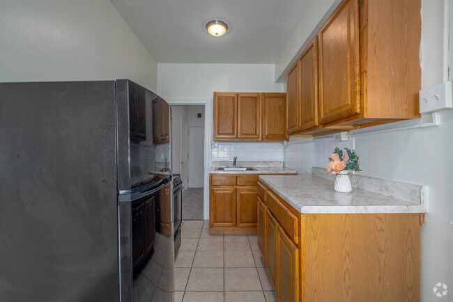 2BD, 1BA - 750SF