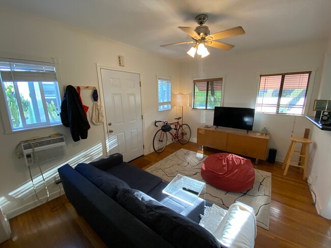 1344 1/2 N. Edgemont St.