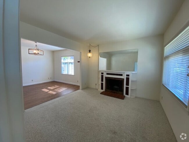 Building Photo - 611 W Franklin St Unit A Rental