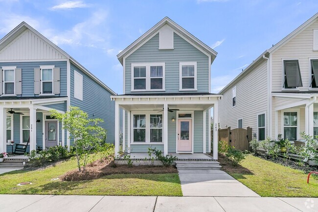 Building Photo - Beautifully Upgraded 3 Bedroom, 2.5 Bathro... Rental