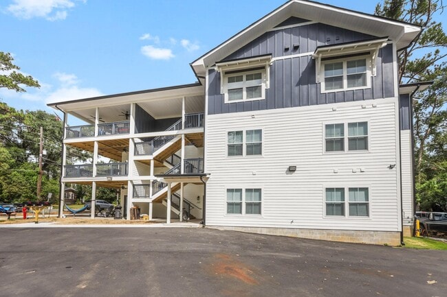 Photo - 1720 Airport Dr