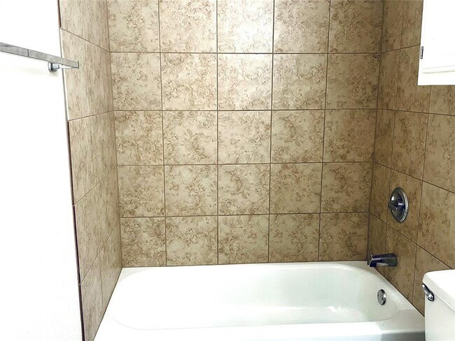 1407 Glen Oaks Ct Unit 2