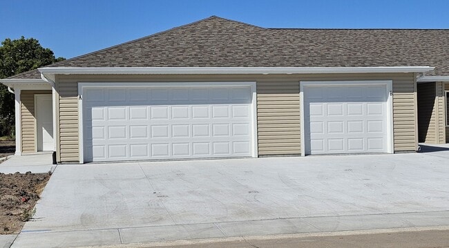 Building Photo - 816 Phoenix Ct Unit Apartment C