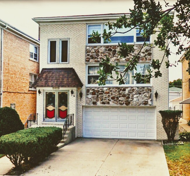 5025 Carol St Unidad Top floor